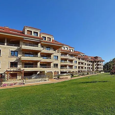 בית נופש Sleeps 7 Pool או גרובה