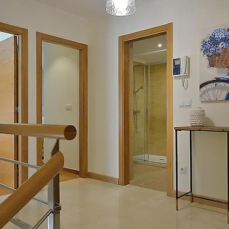 בית נופש Sleeps 7 Pool או גרובה